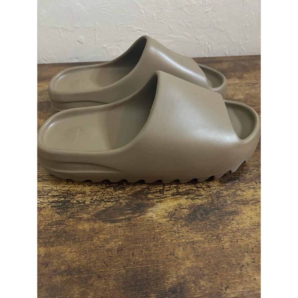 Men’s Size 12 Adidas Yeezy Earth Brown slide
